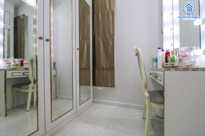 *****บ้านแฝดมือสอง ม.เพอร์เฟคพาร์ค แจ้งวัฒนะ-ปากเกร็ด เนื้อที่ 39 ตร.ว. ฟังก์ชัน 3 ห้องนอน 3 ห้องน้ำ จอดรถได้ 2 คัน รองรับทุกการอยู่อาศัย แถมฟรีทันที แอร์ 5 เครื่อง เครื่องทำน้ำอุ่น 1 เครื่อง และเครื่องดูดควัน 1 เครื่อง บนทำเลศักยภาพ ใกล้เซ็นทรัลแจ้งวัฒนะ รถไฟฟ้าสายสีชมพู "สถานีปากเกร็ด" และเชื่อมสู่แจ้งวัฒนะและทางด่วน เพียง 5 นาที